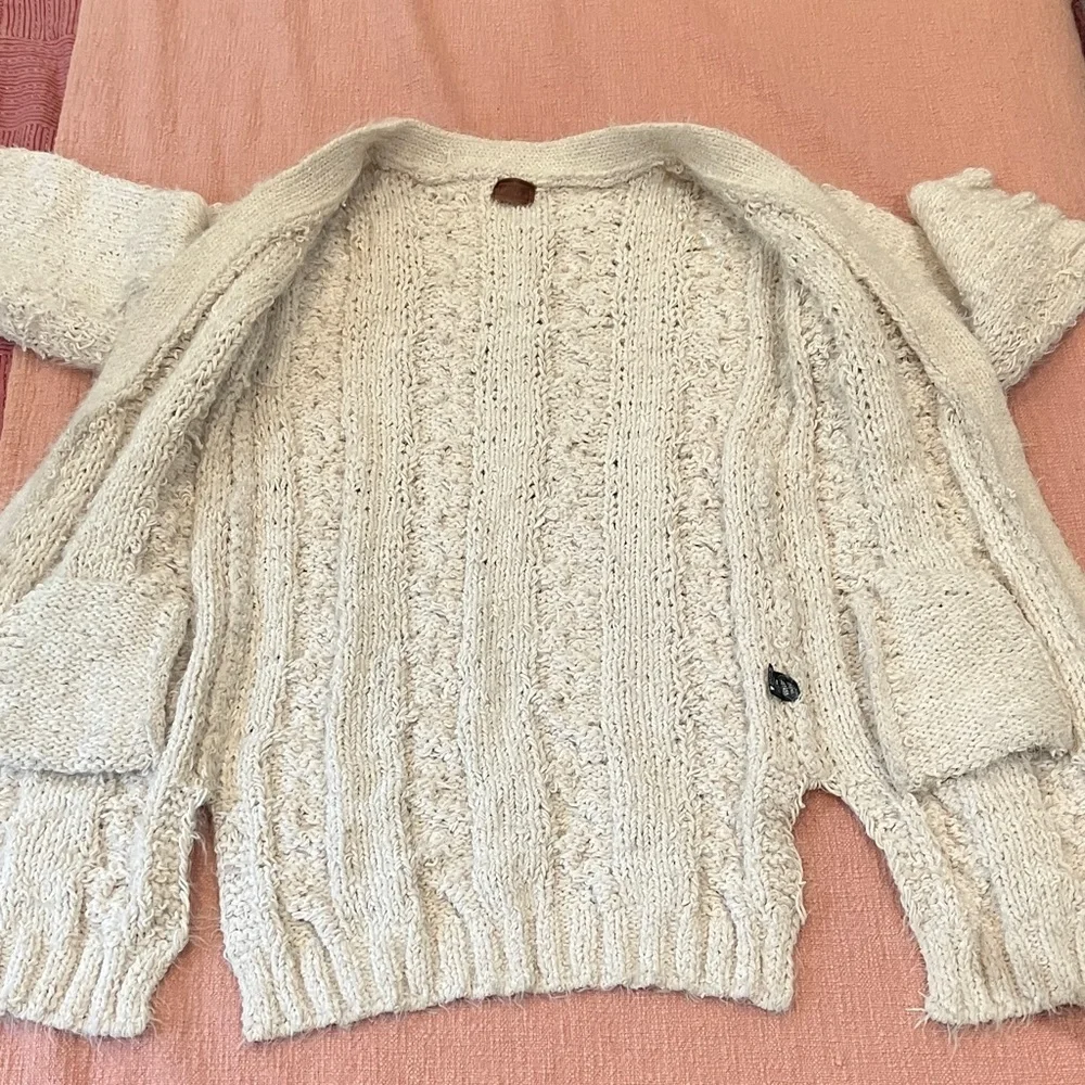 POL small wm’s oversized Cream Cable Knit Cardigan - FLAWED - Picture 12 of 16